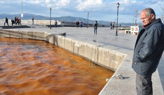 Bandırma’da Deniz Kızıla Büründü