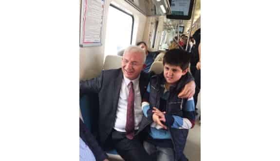 Başkan Da İşine Hızlı Trenle Gidiyor