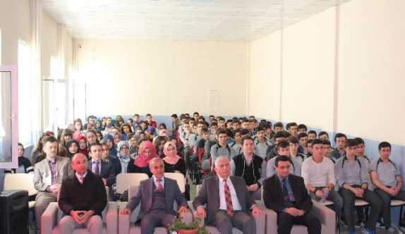 Başkan Şahin Kariyer Günlerinde Liderliği Anlattı