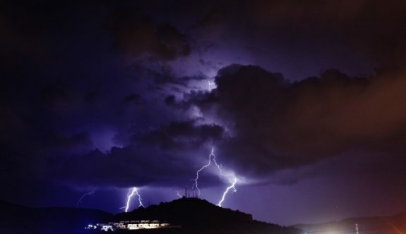 Bodrum’da Şimşek Ve Yıldırımlar Büyüledi