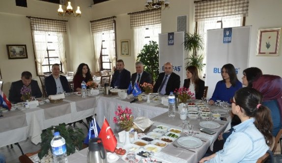 Burfaş’tan Kadınlara Pozifit Ayrımcılık