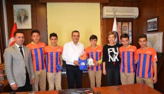 Büyükşehir’den Alanya’daki Okullara Spor Malzemesi