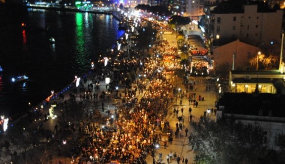 Çanakkale Zaferi’nin 101. Yılında Fener Alayı Coşkusu