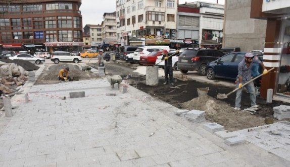 Celalettin Özdal Parkında Zemin Döşemeleri Yapılıyor