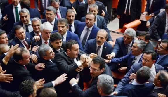 CHP’li Vekilın Cumhurbaşkanı İle İlgili Sözleri Meclisi Karıştırdı