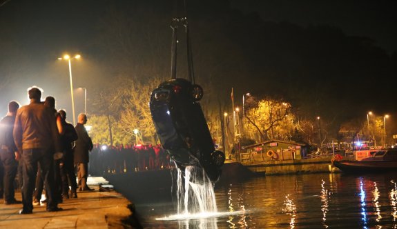Denize uçan otomobilden cesetleri 18 saat sonra çıkarıldı