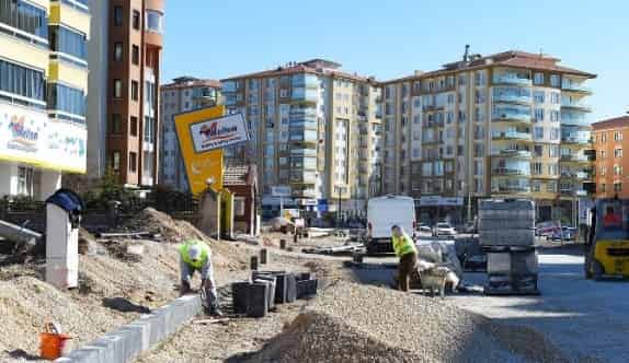 Fahri Kayahan Bulvarında Üst Yapı Çalışmalarına Devam Ediliyor
