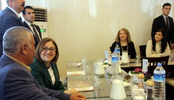 Fatma Şahin Kadın Çiftçilerle Yemekte Buluştu