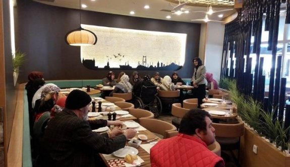 Gönüllü Gençler Yaşlılar İle Buluştu