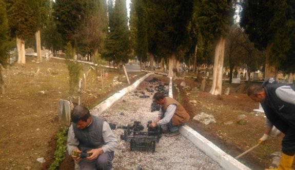 Gördes’in Mezarlıklarında Hassas Çalışma