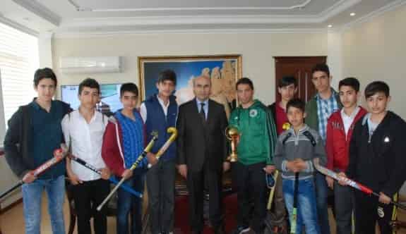 Hokey Takımından Vali Demirtaş’a Ziyaret