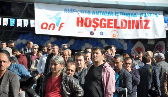 İş bulabilmek için fuara akın ettiler