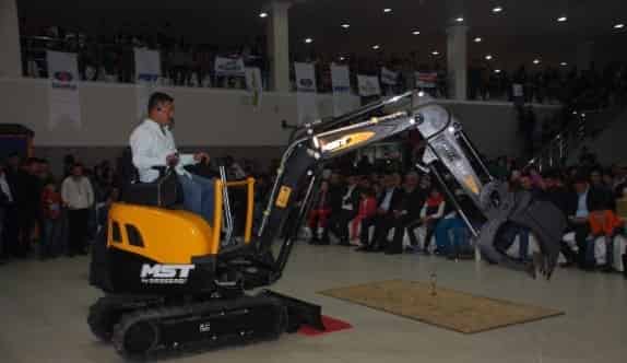 İş Makinesiyle Yapılan Gösteri Büyüledi