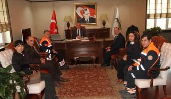 Kars Valisi Günay Özdemir, AFAD Ekibini Makamında Kabul Etti