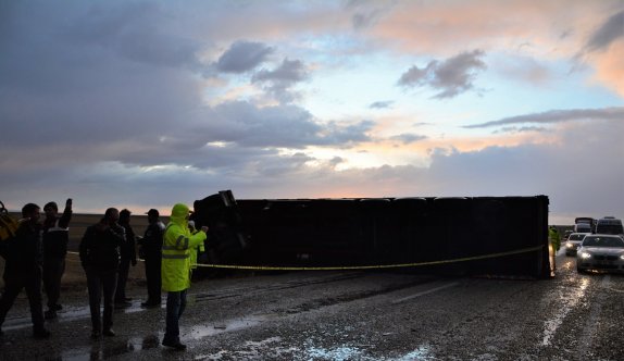 Kırşehir-Kayseri karayolunda trafik kazası: 1 ölü, 2 ağır yaralı