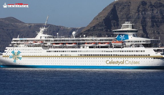 Kuşadası’na sezonun ilk gemisi geldi