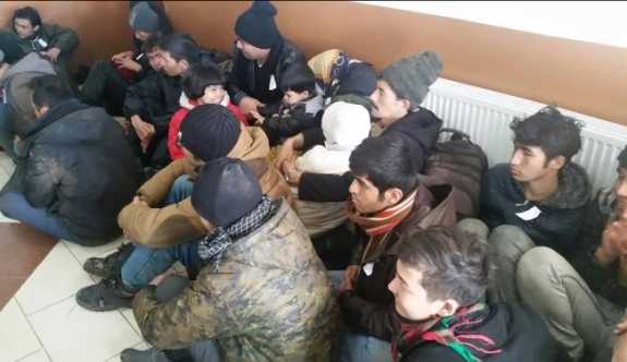 Kuşadası’nda 22 Kaçak Göçmen Ve 1 İnsan Taciri Yakalandı