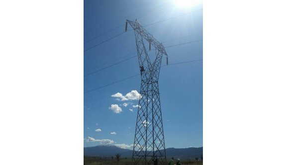 Maaşını Alamadığı Gerekçesiyle Yüksek Gerilim Hattına Tırmandı