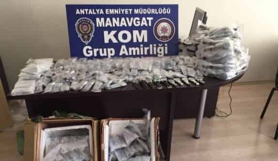 Manavgat’ta 770 Adet Gümrük Kaçağı Saat Ele Geçirildi