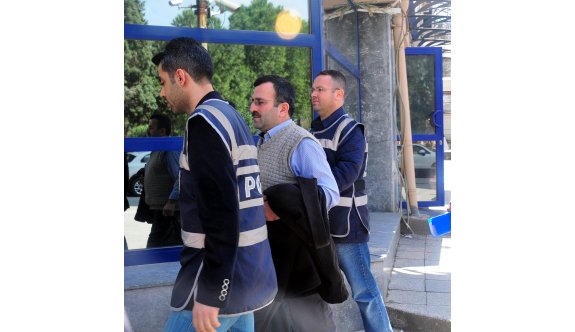 Manisa'da gözaltına alınan 3 hayırseverden 2'si adliyeye sevk edildi