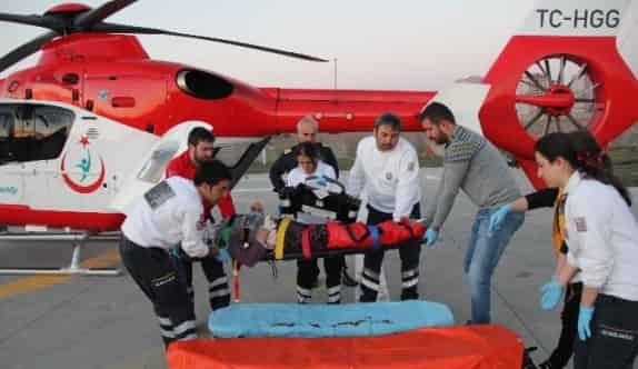 Minibüsün Çarptığı Yaşlı Kadının Yardımına Ambulans Helikopter Yetişti