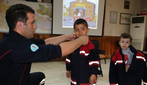 Minik İtfaiyeciler İş Başında
