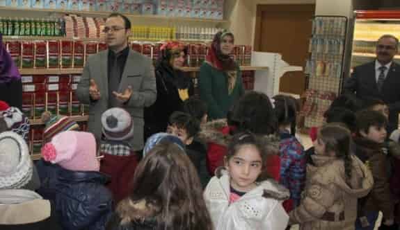 Minik Öğrenciler Hayat Ağacı Derneği’ne Yardım Etti