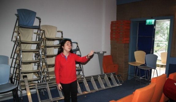 Öğrenciler İstiklal Marşı Yarışmasını Depoda Yaptı