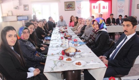 Öğretmen Adaylarına Eğitim