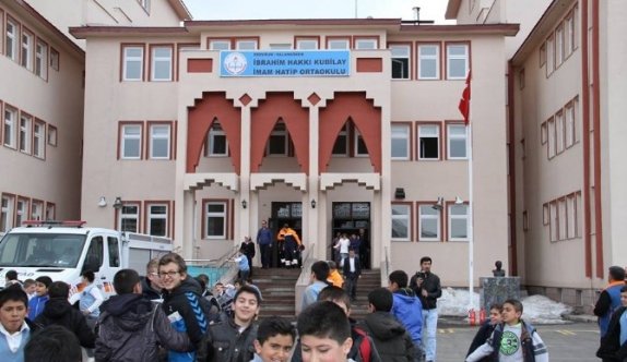 Okuldaki Deprem Tatbikatı Gerçeğini Aratmadı