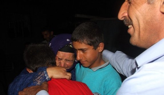 (Özel) Kaçan Çocuklarına Kavuşan Annenin Sevinç Gözyaşları