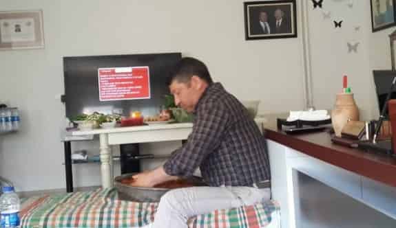 Partisinden İhraç Edilen Eski Başkan Sosyal Paylaşım Sitesinden Meydan Okudu