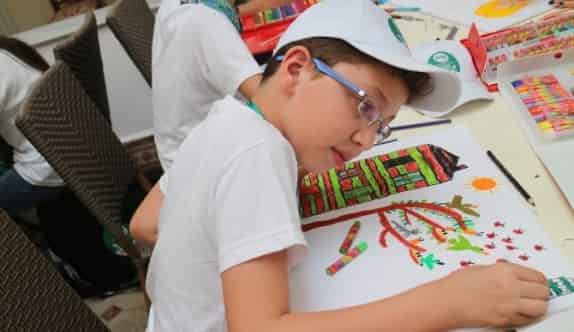 Pınar, Resim Yapmayı İl İl Gezerek Sevdiriyor