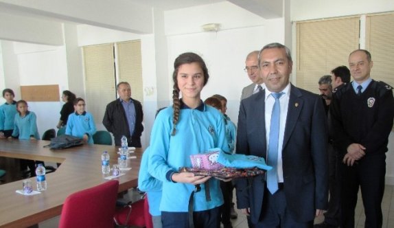 Polis, Zeytinköylü 50 Çocuğun Yüzünü Güldürdü