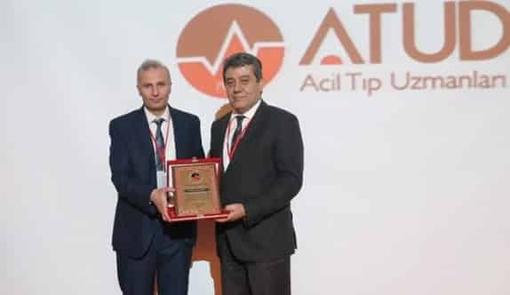 Prof. Dr. Necip Becit “Yılın Hastane Başhekimi” Ödülünü Aldı