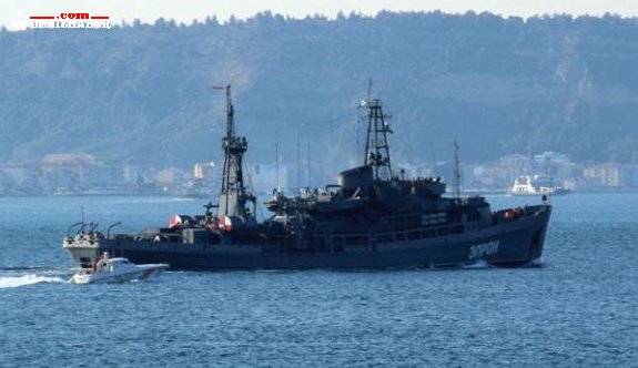 Rus savaş gemisi İstanbul Boğazı&#039;ndan geçti