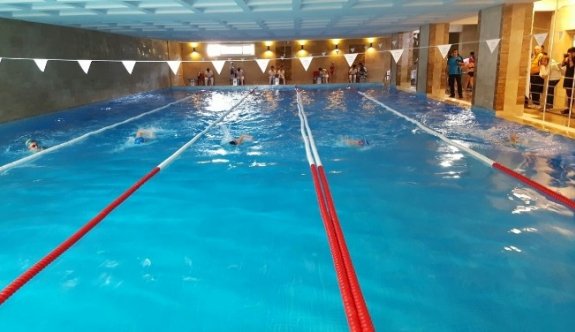 Şampiyon Yüzücüler Kupalarına Kavuştu