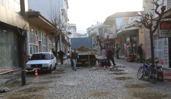 Sapanca’da Çarşı İçi Düzenlemeler Devam Ediyor