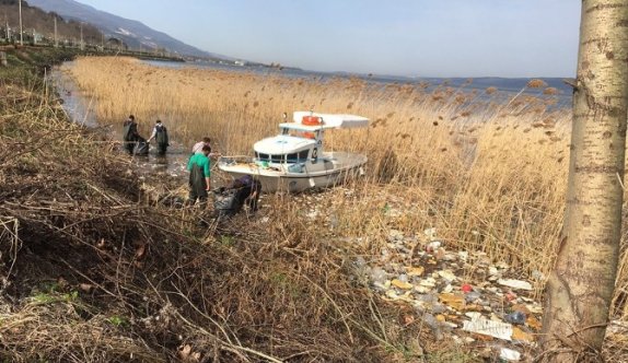 SASKİ Göl Kıyısını Temizliyor