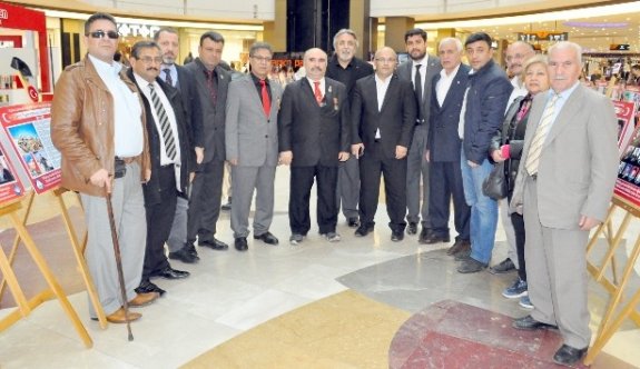 Şehitler Gününde Anlamlı Sergi
