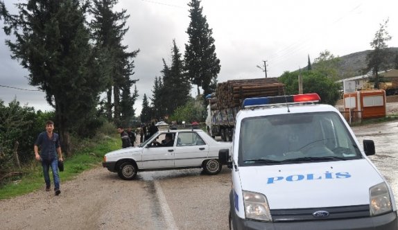 Şiddetli Yağmur Ve Fırtına Maddi Hasara Neden Oldu, 40 Ağaç Kökünden Söküldü