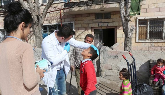 Suriyeli sığınmacılar sağlık taramasından geçirildi