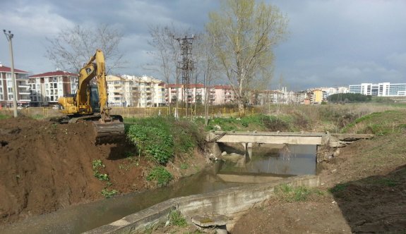 Taşkın riski bulunan Helvacı deresi temizlendi