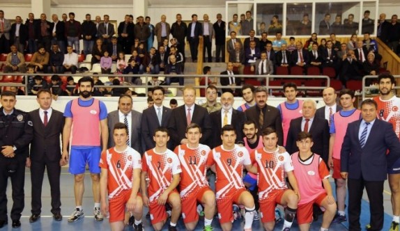 Torul’da Kaymakamlık Kupası Voleybol Turnuvası Başladı
