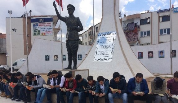 Ülkücü Gençlerden Kitap Okuma Etkinliği