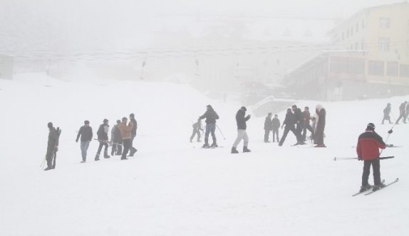 Uludağ’a Mart Karı Yağdı, Pistler Doldu Taştı