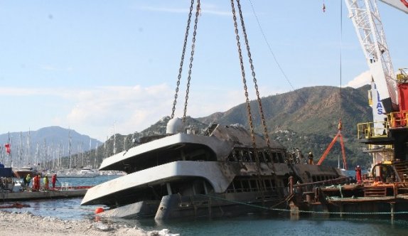 Ünal Aysal’ın Yanarak Batan Yatı Denizden Çıkarıldı