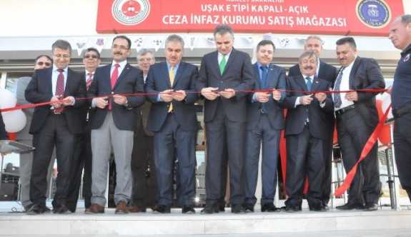 Uşak’ta Hükümlülerin El Emekleri İçin Mağaza Açıldı