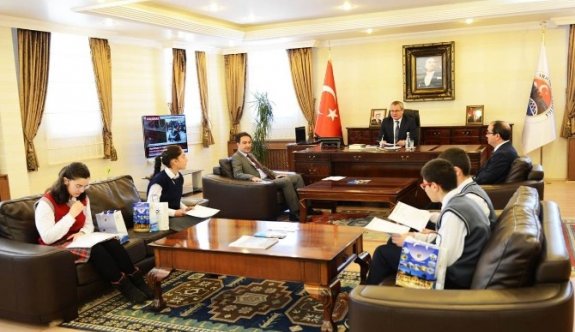 Vali Deniz, “Dünya Su Günü” Yarışmalarında Dereceye Giren Öğrencileri Kabul Etti