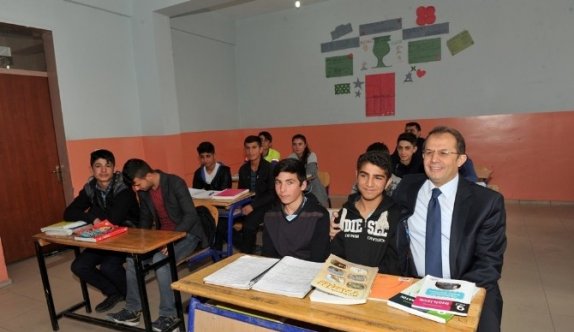 Vali Taşyapan’dan Van Gölü Meslek Ve Teknik Anadolu Lisesi’ne Ziyaret